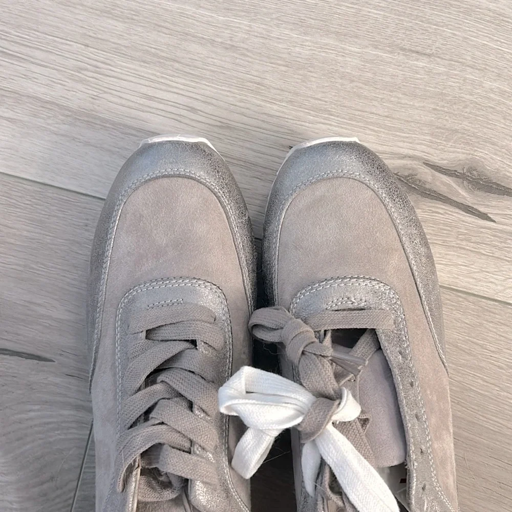 New Johnston & Murphy Gray + White Silver Athletic Lace Up Sneakers - Picture 9 of 17